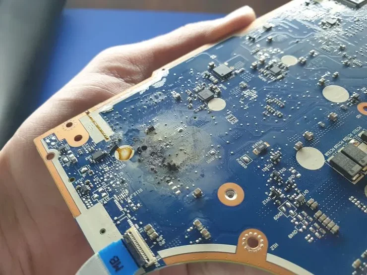 Naprawa zalanego laptopa Asus UX410U